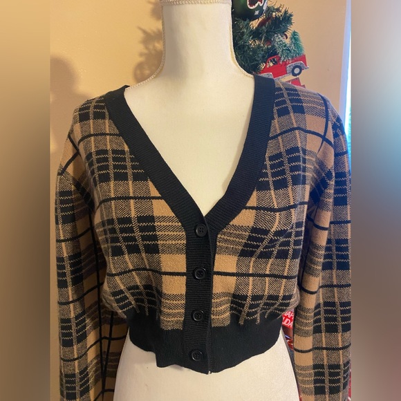 Cropped Cardigans - Picture 2 of 4